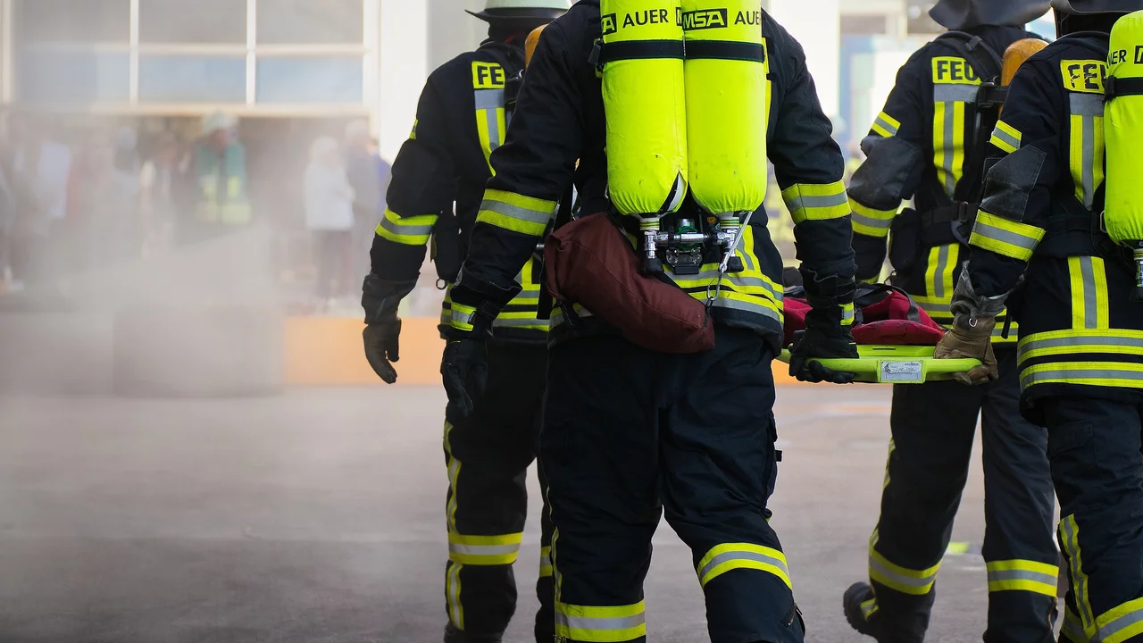Feuerwehrmänner bei der Arbeit