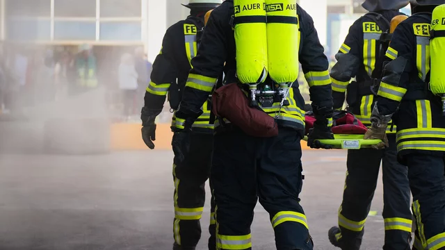 Feuerwehrmänner bei der Arbeit