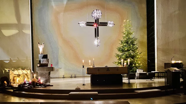 Dreifaltigkeit in Offenbach, weihnachtlich geschmückt