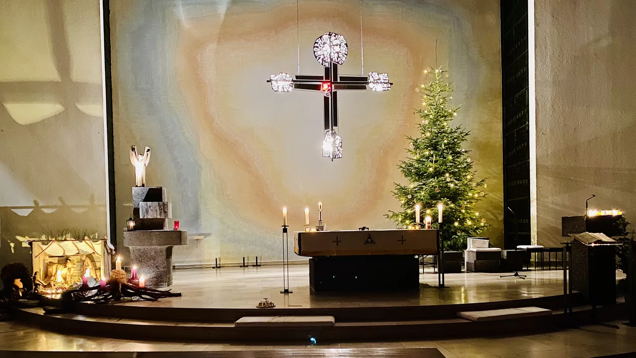Dreifaltigkeit in Offenbach, weihnachtlich geschmückt