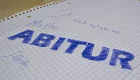 Schriftzug Abitur auf einem Notizblatt