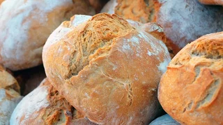Brot und Spiele