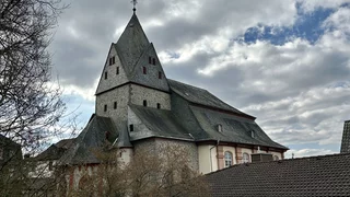 Kreuzmomente zwischen Abgrund und Gipfel