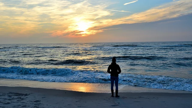 Ein Mann am Meer