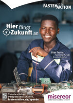 Ein lächelnder junger Mann, Silas Teyim, sitzt an einem Tisch mit elektrischen Bauteilen und Werkzeugen. Er trägt eine blau-graue Arbeitsjacke. Der Text "Hier fängt Zukunft an" und der Verweis auf die Fastenaktion 2026 sind in der oberen Bildhälfte sichtbar.