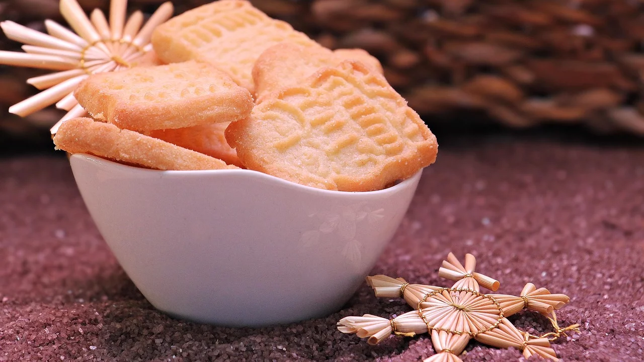 Spekulatius in einer Schale.