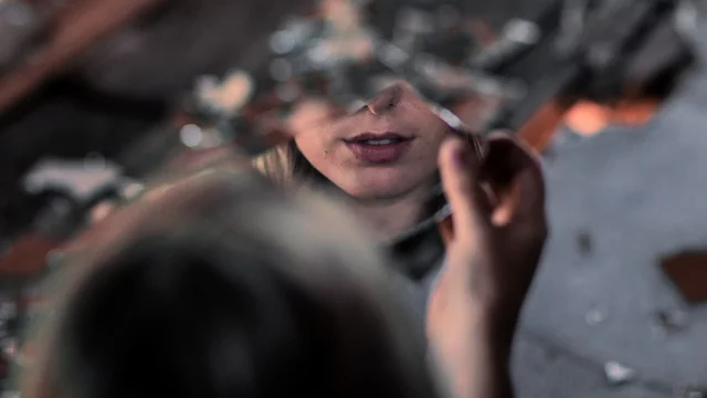 Ein Scherbe wird zum Spiegel. 