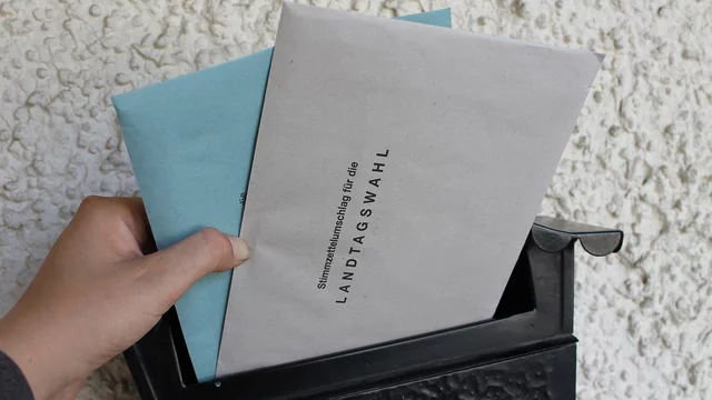Briefkasten mit Stimmzetteln