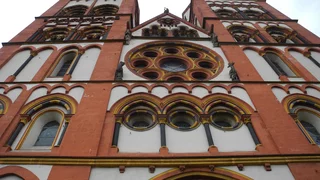 Katholische Kirche im Brennpunkt